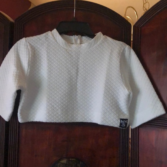 Beautiful white crop top - Picture 1 of 5